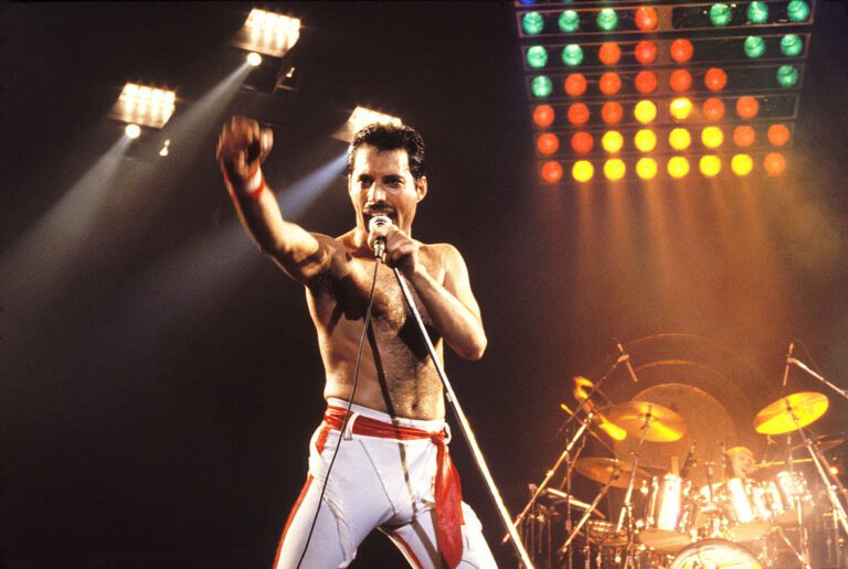 Lead singer of Queen: Freddie Mercury’s biography