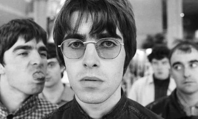 Gallagher brothers: Dramatic childhood, music and metamorphosis